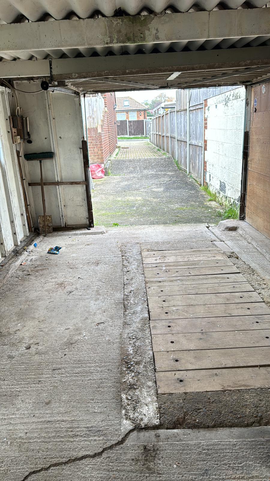 18 CLIVE ROAD GARAGE INTERNAL OF GARAGE SHOWING PIT - Thanet Storage Units