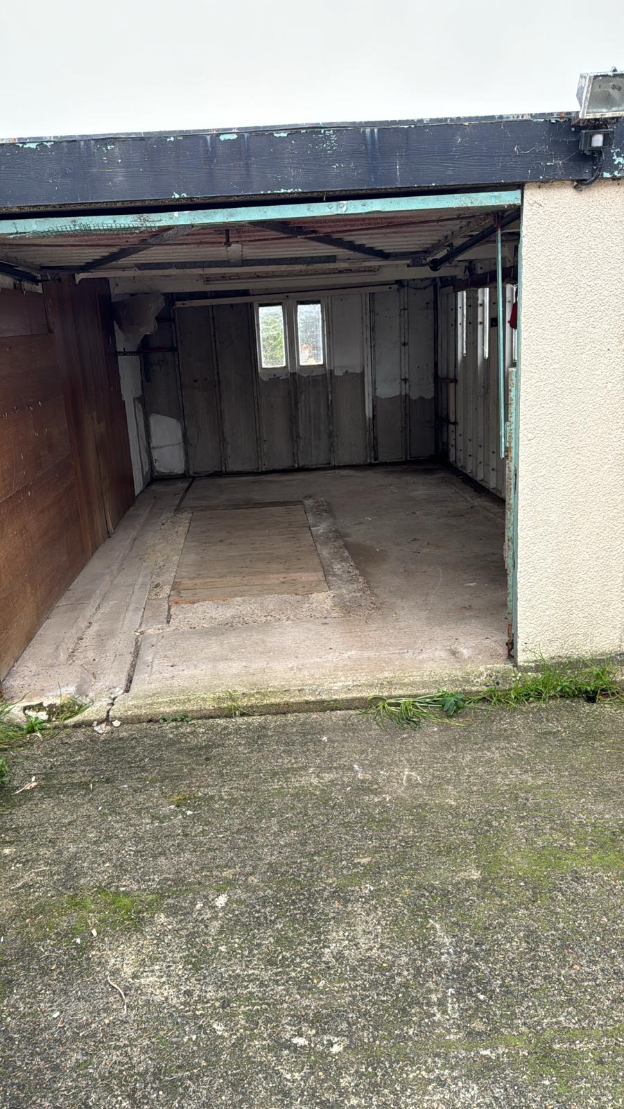 18 CLIVE ROAD GARAGE INTERNAL OF GARAGE